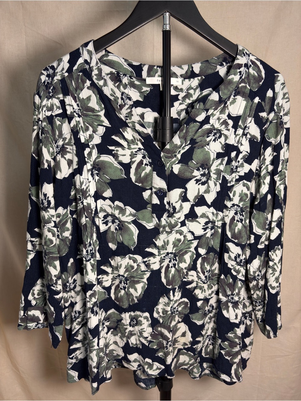 Fun2Fun Navy Floral Rayon V-Neck Blouse 3/4 Sleeve Women’s 1X Botanical Flowy